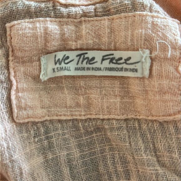We The Free XS peach cotton gauze long sleeve button down shirt great pre owned - Picture 6 of 9